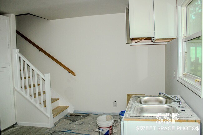 Building Photo - 503 N Orange St