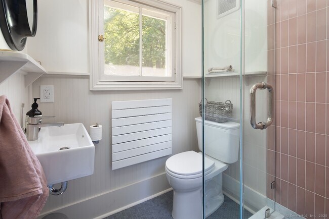 Building Photo - 16 Under Mountain Rd