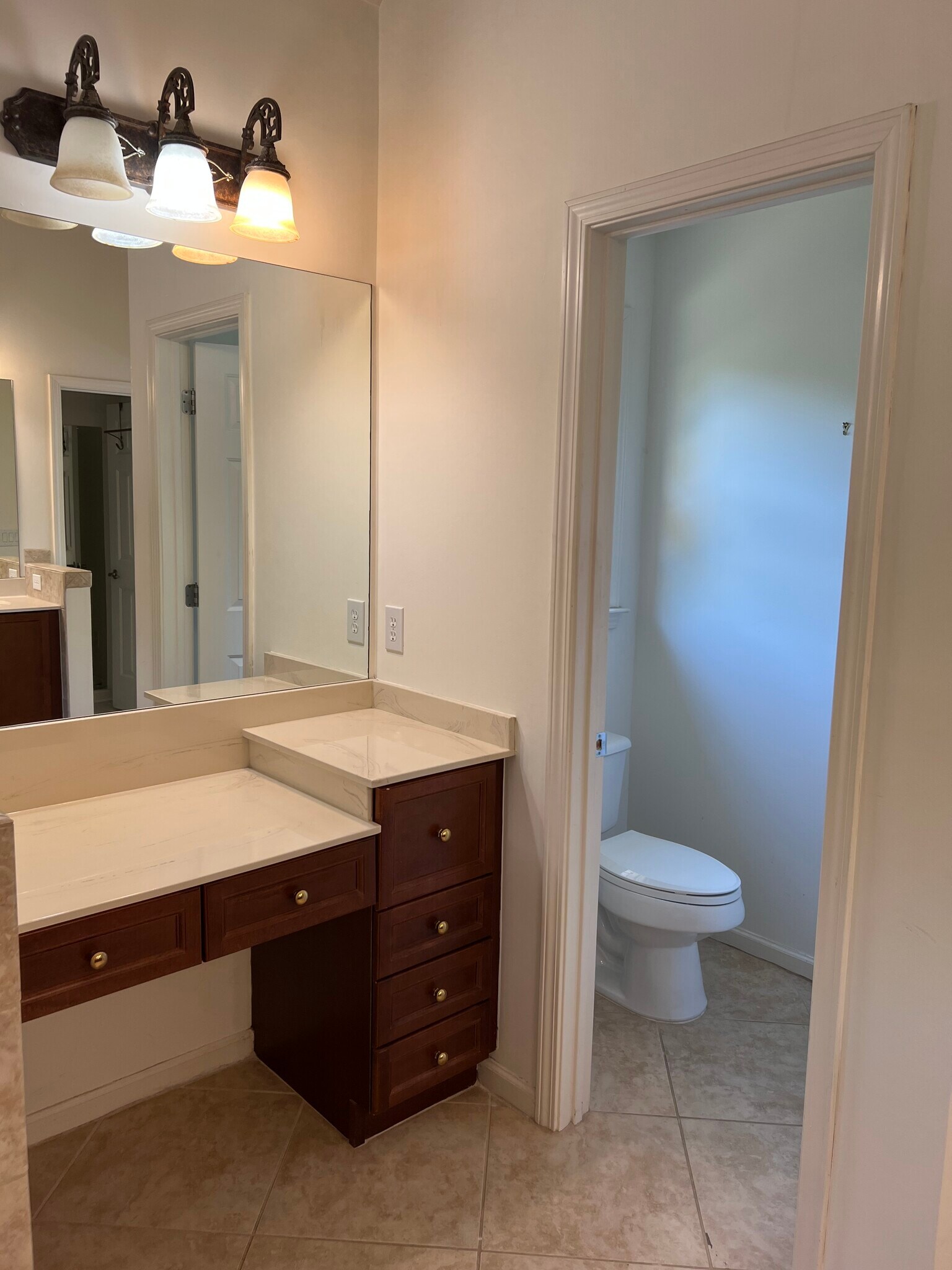 Master bathroom - 440 Wembley Cir