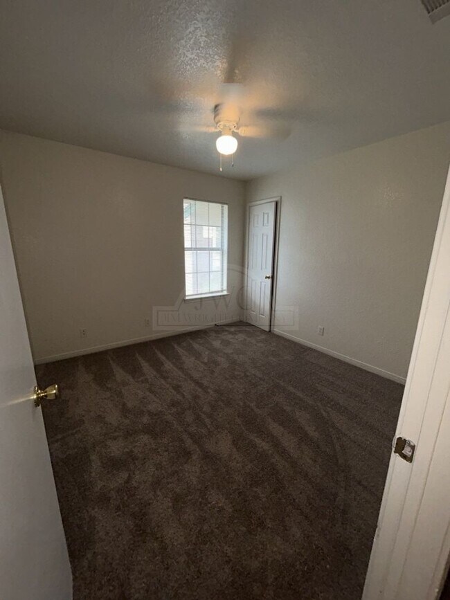 Building Photo - 2204 Wright Way