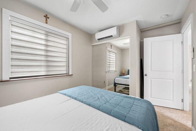 Building Photo - 2 Bed / 2 Bath Bridge-Level Condo with Ocean View & 2 parking stalls