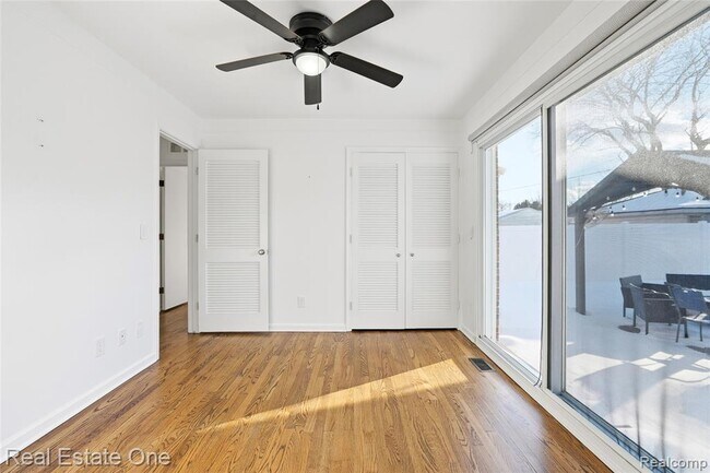 Building Photo - 6341 N Charlesworth St