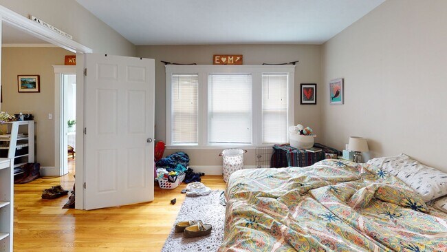 Building Photo - Beautiful 3 bed 1.5 bath in Brighton