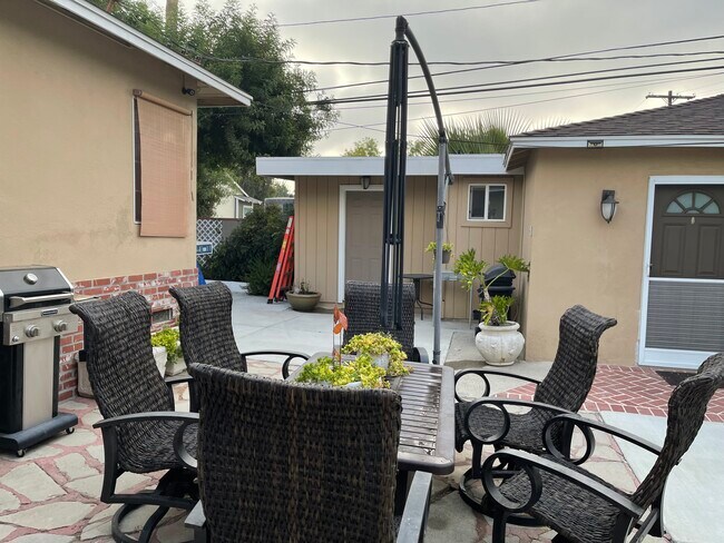 Building Photo - 7236 Oakdale Ave