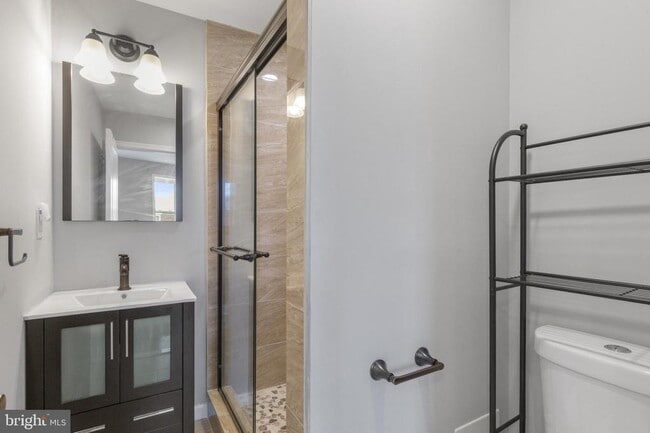 Building Photo - 2208 S 5th St