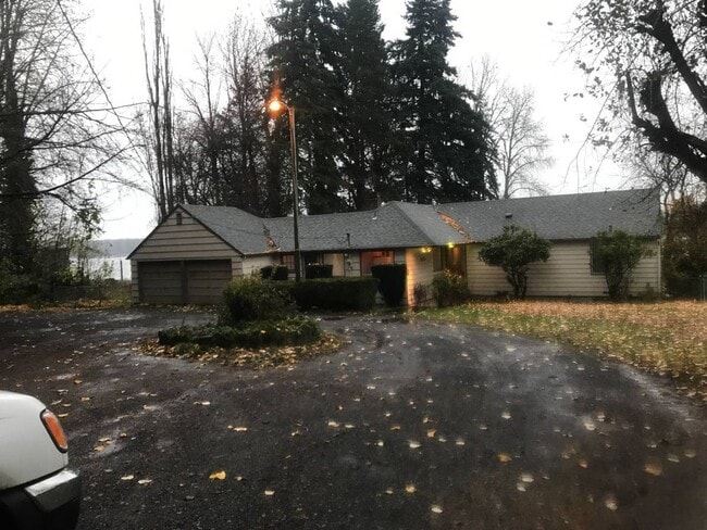 Building Photo - Waterfront Home on 1.5 Acres + 2 Car Garage + Fenced Yard (Vancouver – Evergreen Hwy)