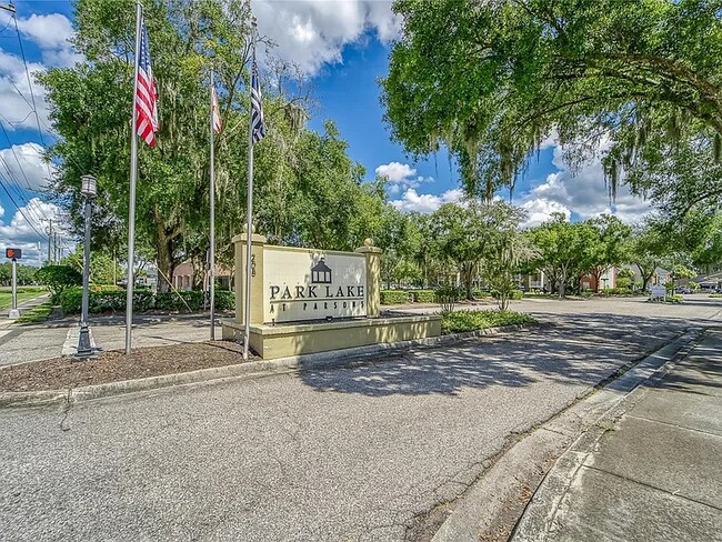 Building Photo - 208 Lake Parsons Green