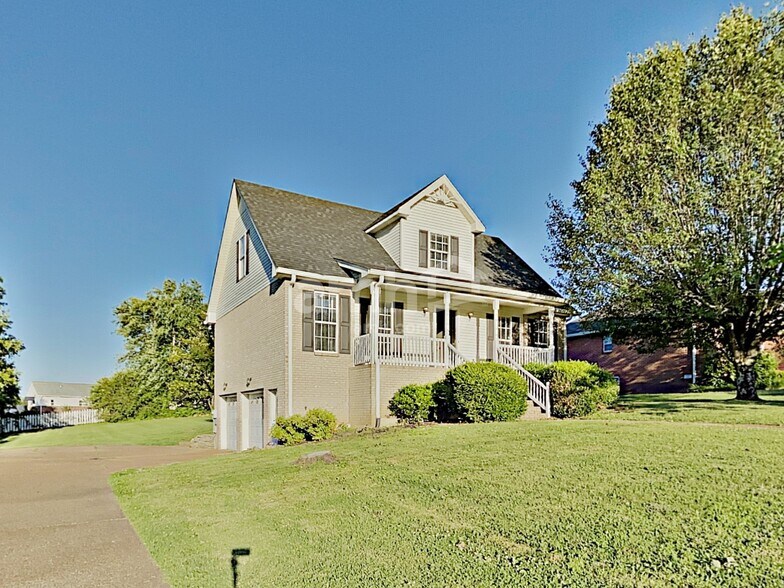 Building Photo - 403 Woodlands Dr