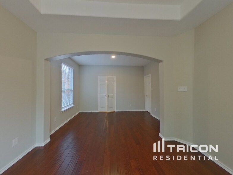 Building Photo - 5717 Fathom Dr