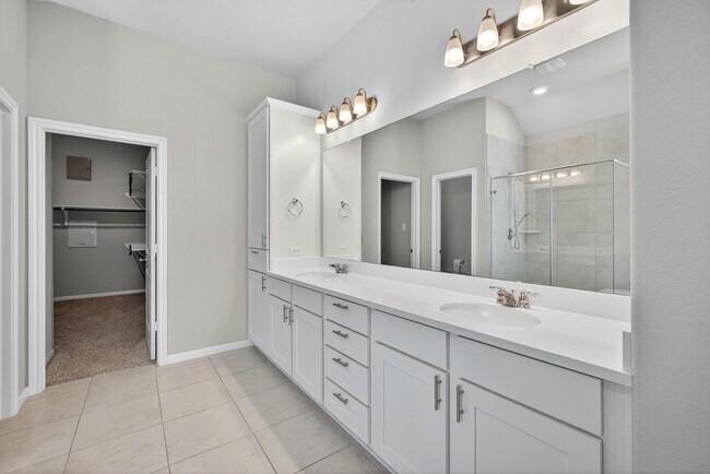 Building Photo - 31218 Pinebrook Falls Ln