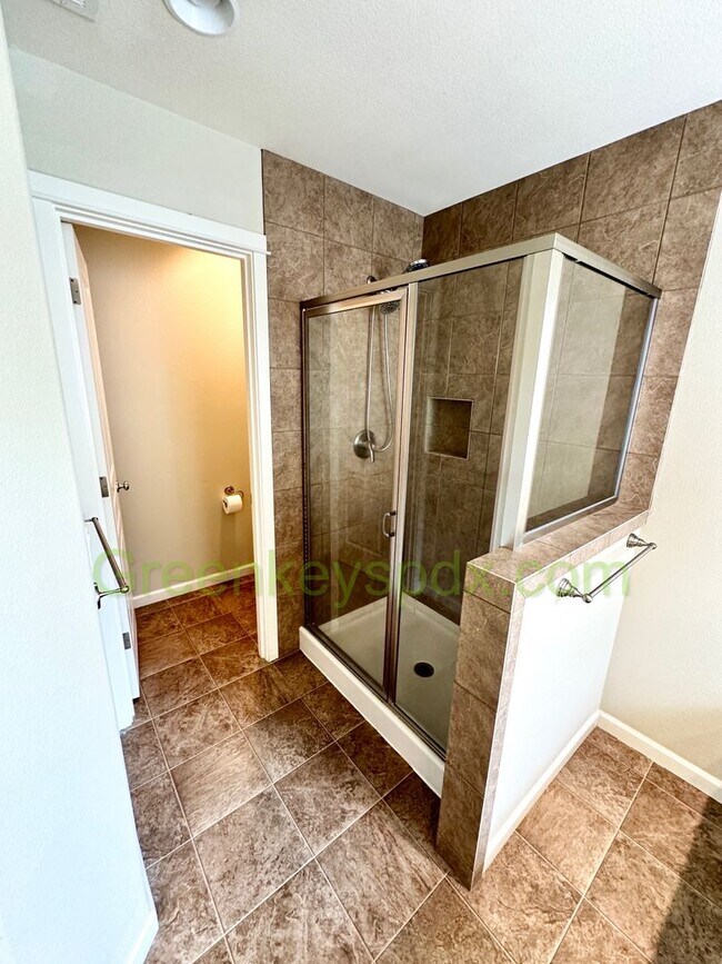 Building Photo - Gorgeous 3-Bedroom 2.5-Bathroom House with...