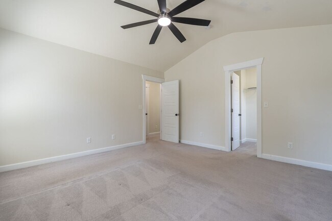 Building Photo - MOVE IN READY 3 Bedroom in the Heart of Western Branch!