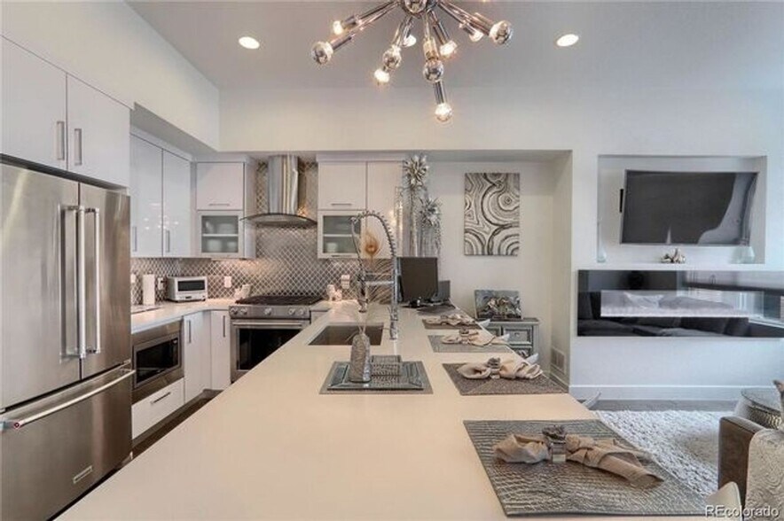 Building Photo - 3030 Wilson Ct