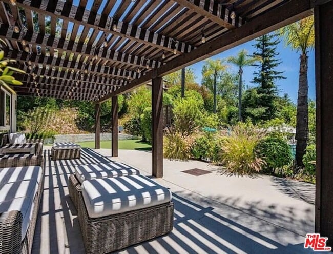 Building Photo - 17213 Palisades Cir