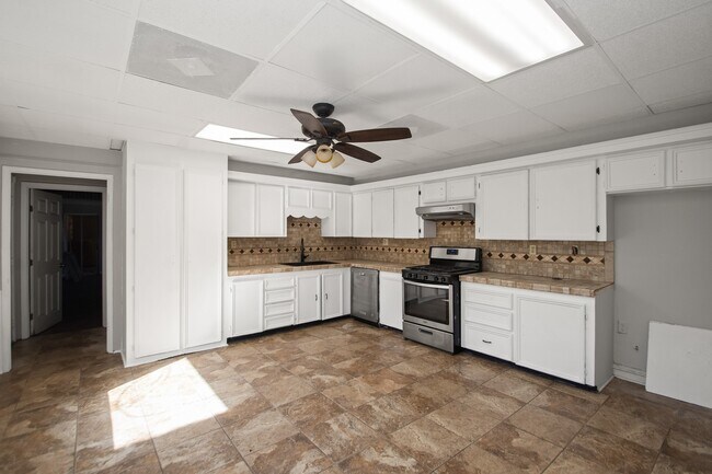 Building Photo - 6830 Hwy 35 Bypass