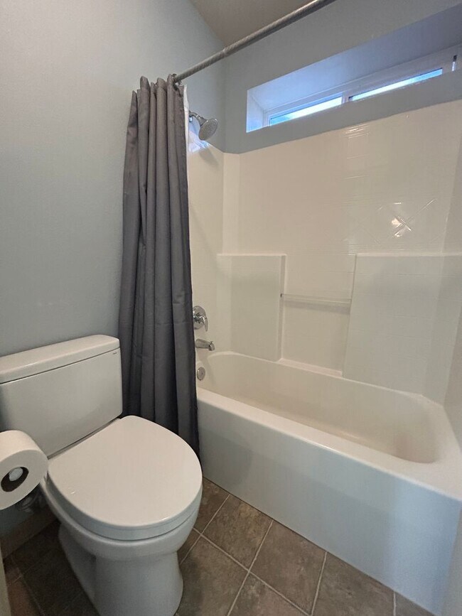 Building Photo - Impressive Home w/ 6 Bedrooms, Full Finished Basement, Lawn Care Included!