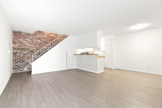 Building Photo - Renton 2 Bedroom in Great Location Available!