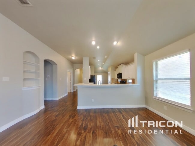 Building Photo - 1504 Rosson Rd
