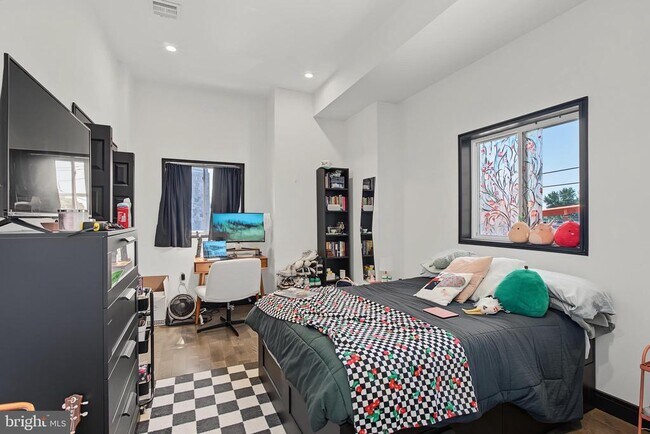 Building Photo - 519 N 38th St