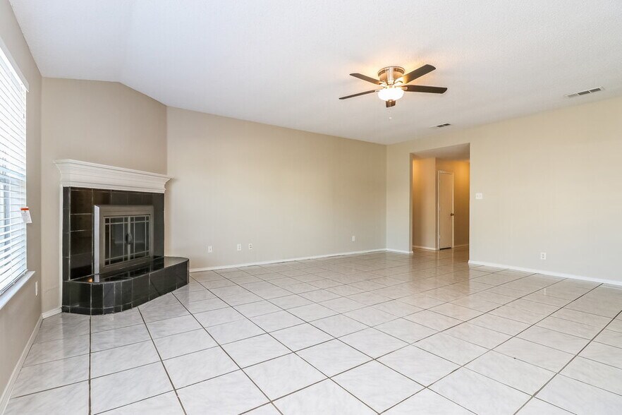 Building Photo - 617 St Eric Dr
