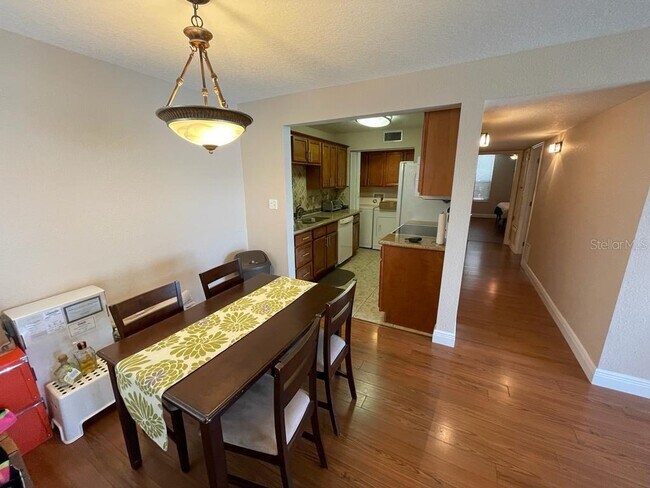 Building Photo - 524 Orange Dr