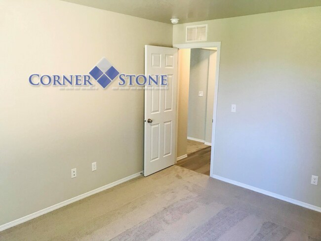 Building Photo - Spacious Home Canterbury Commons!