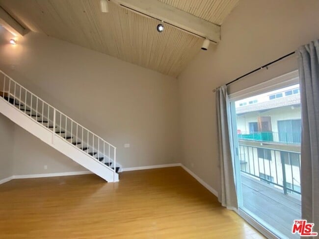 Building Photo - 5460 White Oak Ave