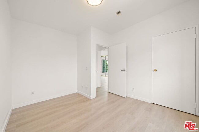 Building Photo - 1225 S Longwood Ave