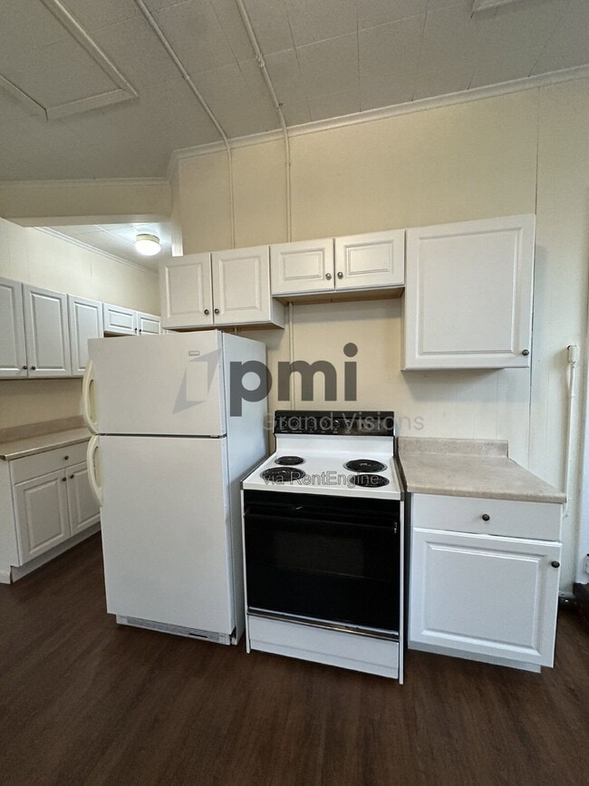 Building Photo - 601 1/2 Monroe Avenue