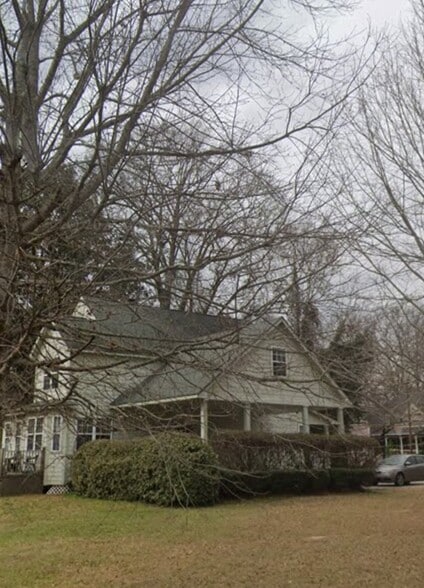 Building Photo - 131 E 5th St