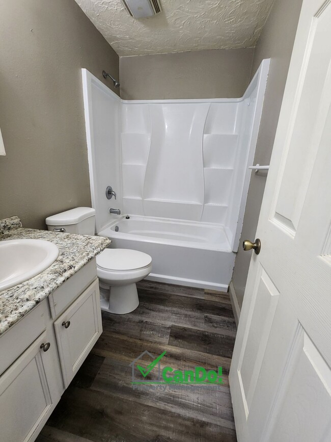 Building Photo - Now June 1st! Remodeled 2 bedroom, 1 bathr...