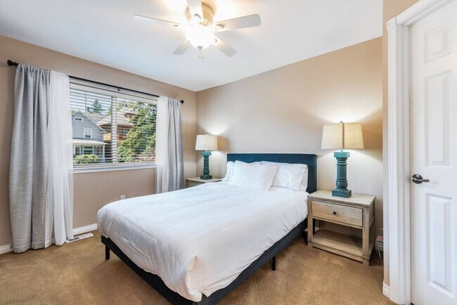 Building Photo - 2325 S G St