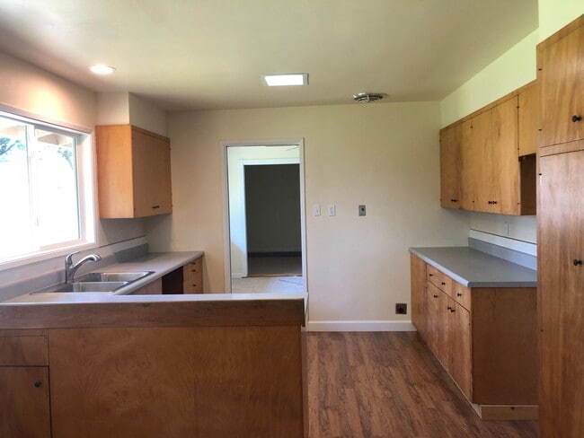 Building Photo - Bright and Spacious Adair Village Gem!