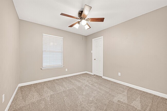 Building Photo - 14015 Wheatbridge Dr