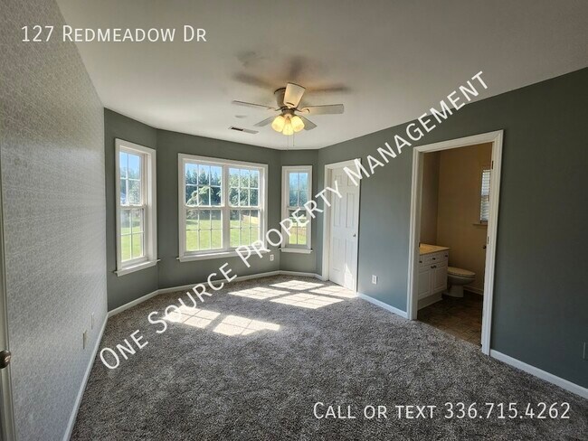 Building Photo - 127 Redmeadow Dr