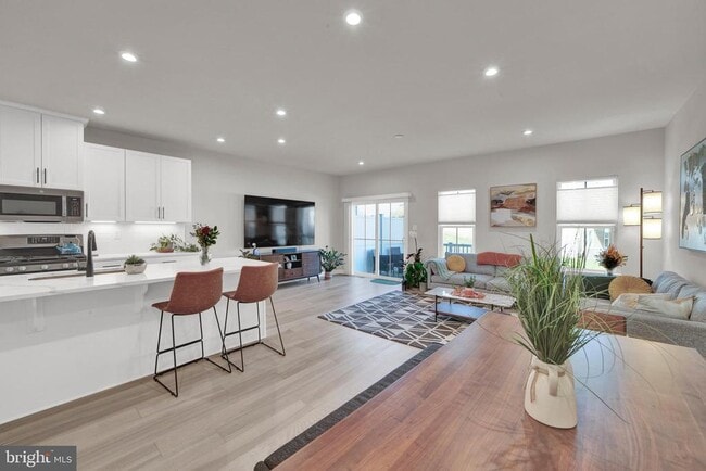 Building Photo - 15 Pratt Ln