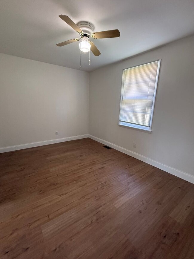 Building Photo - Prime Nashville Location with Comfort & Convenience