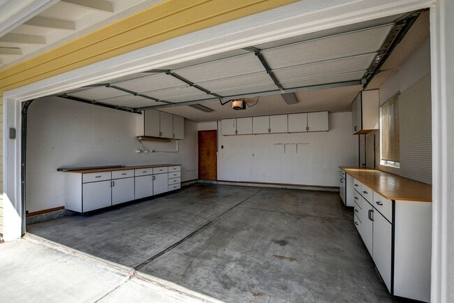 Building Photo - Nice three bedroom two bath home in PV!