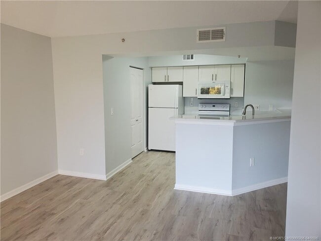 Building Photo - 3617 NW Adriatic Ln