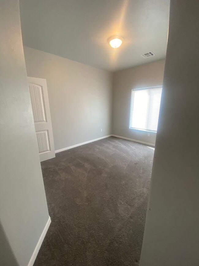 Building Photo - Beautiful Newer Home in Great Location