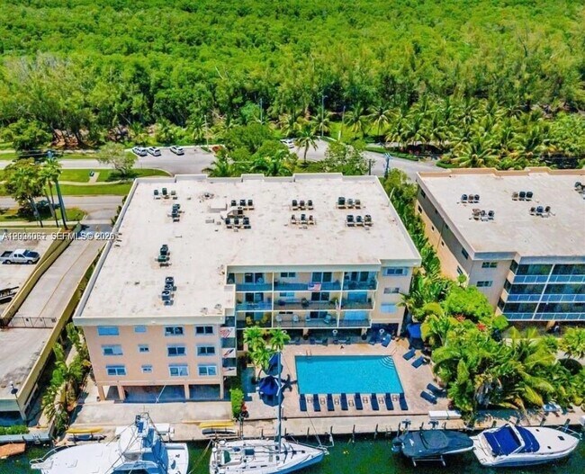 Building Photo - 2600 NE 135th St