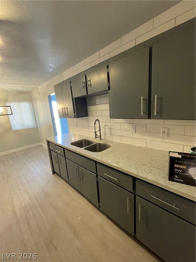 Building Photo - 466 E Sunset Rd