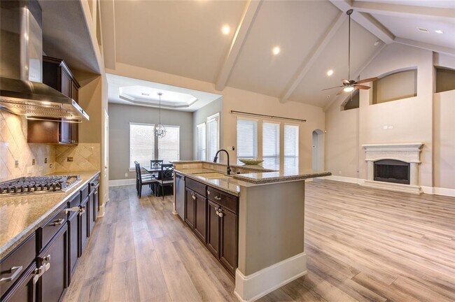 Building Photo - 611 Whitney Oaks Ln