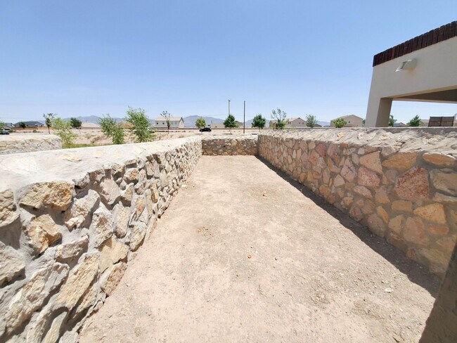Building Photo - 6524 Hoop St