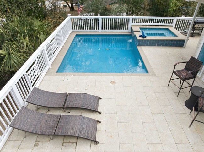 Building Photo - 6 Ibis St