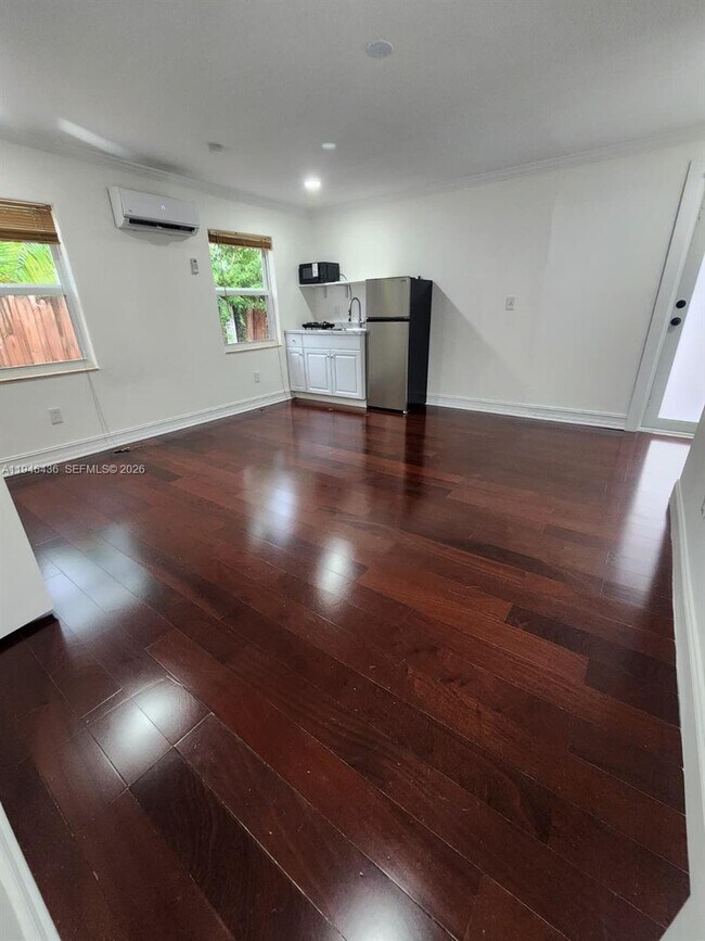 Building Photo - 645 NW 7th Ave