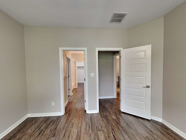 Building Photo - 179 Holly St