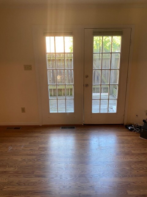 Building Photo - 1174 N Vermont St