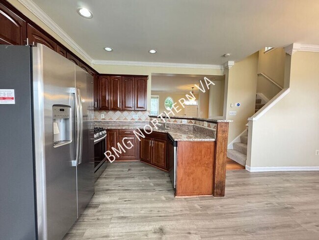 Building Photo - 10230 Magnolia Grove Dr