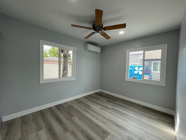 Building Photo - Remodeled & MOVE IN READY 2+1 duplex in Panorama City FOR LEASE!